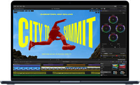 MacBook Air екран, частичен изглед, показващ редактиране на видео, за да се демонстрират възможностите на M5 чипа