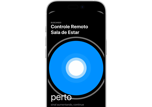 O iPhone sendo usado para encontrar o Siri Remote.