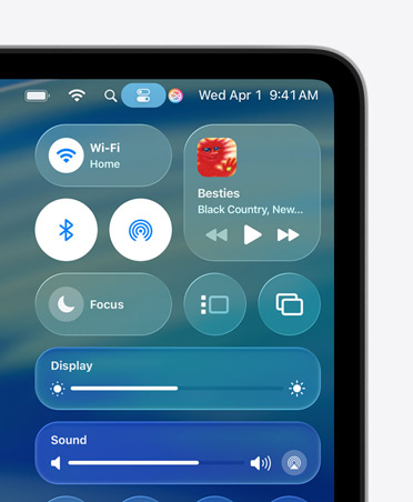 Rechterkant van het Mac-scherm met aangepaste regelaars in  Liquid Glass, zoals wifi en Bluetooth, in het Bedieningspaneel