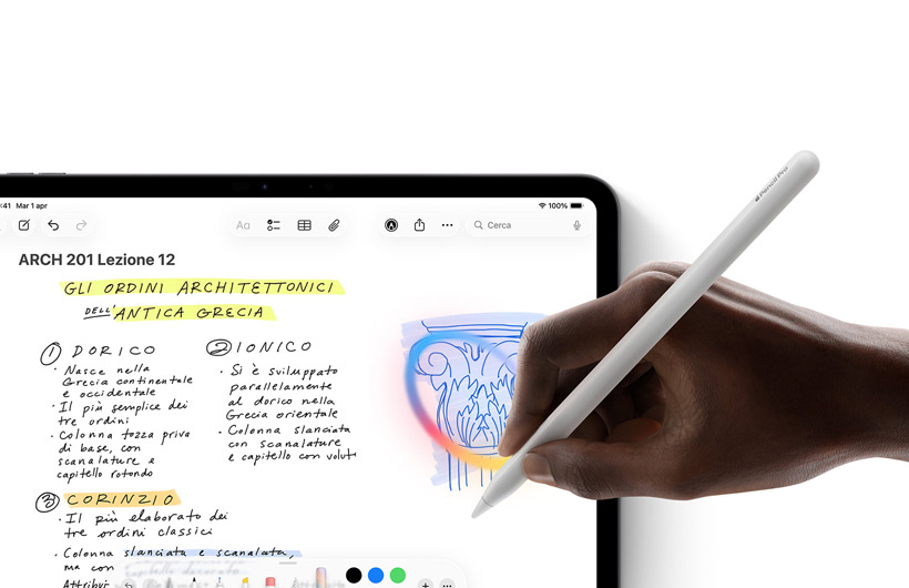 Una mano con una Apple Pencil che disegna un cerchio attorno a uno schizzo nell’app Note su iPad.