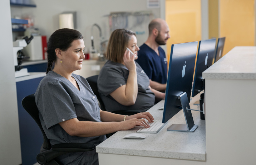 iMac permet aux équipes d’accéder facilement aux dossiers médicaux.