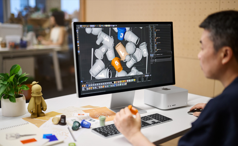 Un designer utilise Mac pour le rendu 3D.