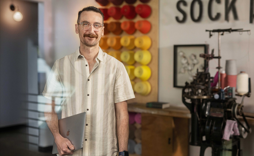 Max Williamson, VP of Customer Success and Strategic Partnerships, übernimmt auch die Rolle der IT‑Abteilung.