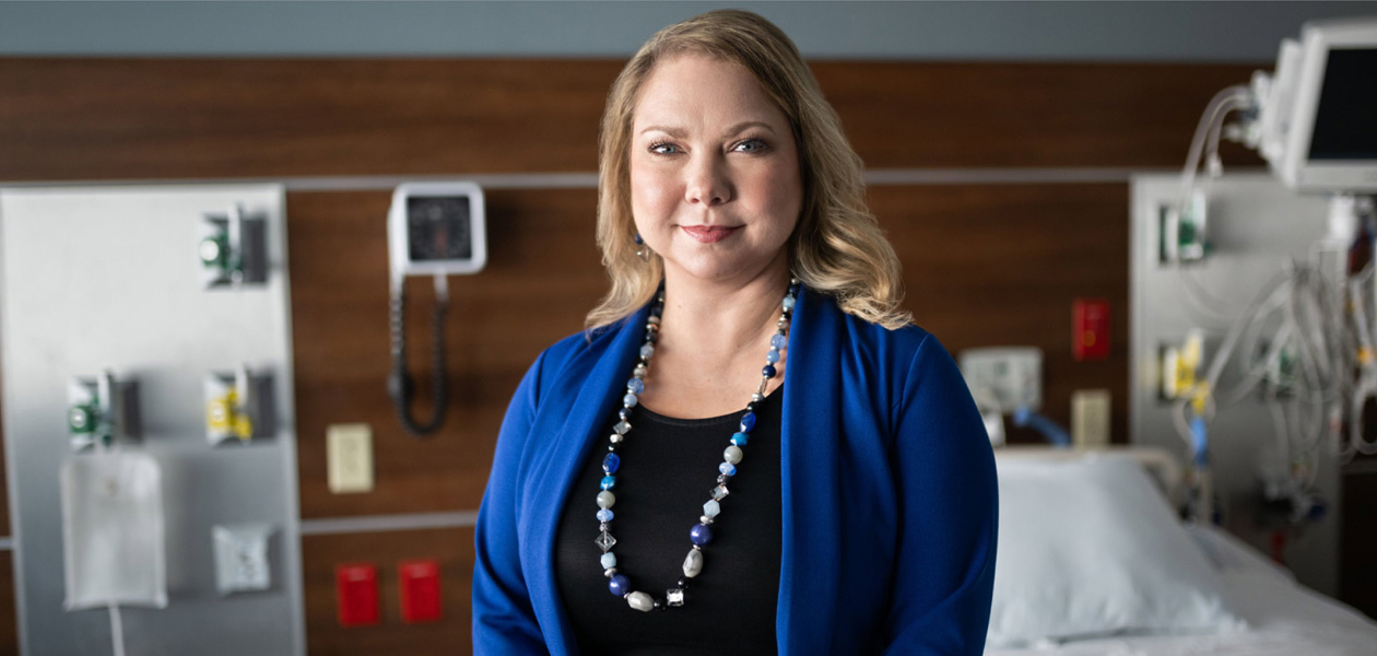 مقدمة رعاية في غرفة مستشفى.