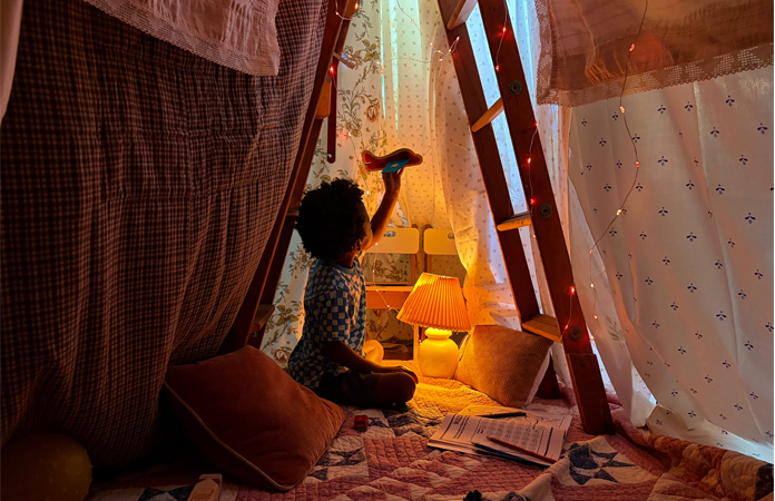 Foto van iemand gemaakt met de camerafeature voor weinig licht