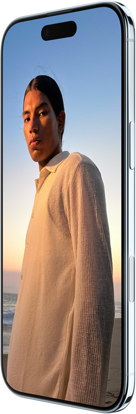 iPhone Air celeste mostrato da dietro, sistema con fotocamera principale Fusion sul pannello in rilievo nella parte superiore
