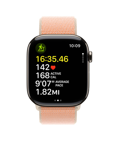 Apple Watch Series 11, color oro, con la app Entrenamiento en pantalla que muestra métricas de carrera como tiempo, frecuencia cardiaca, calorías activas, ritmo promedio y distancia