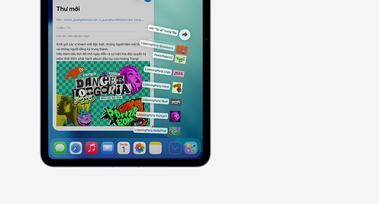 Cận cảnh thiết bị Apple, ứng dụng Dock ở phía dưới với một loạt tệp xòe ra thành hình quạt theo chiều dọc